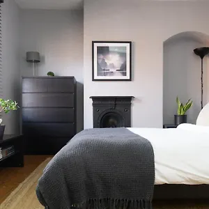 Townhouse In Trendy Suburb Of Hoole Chester